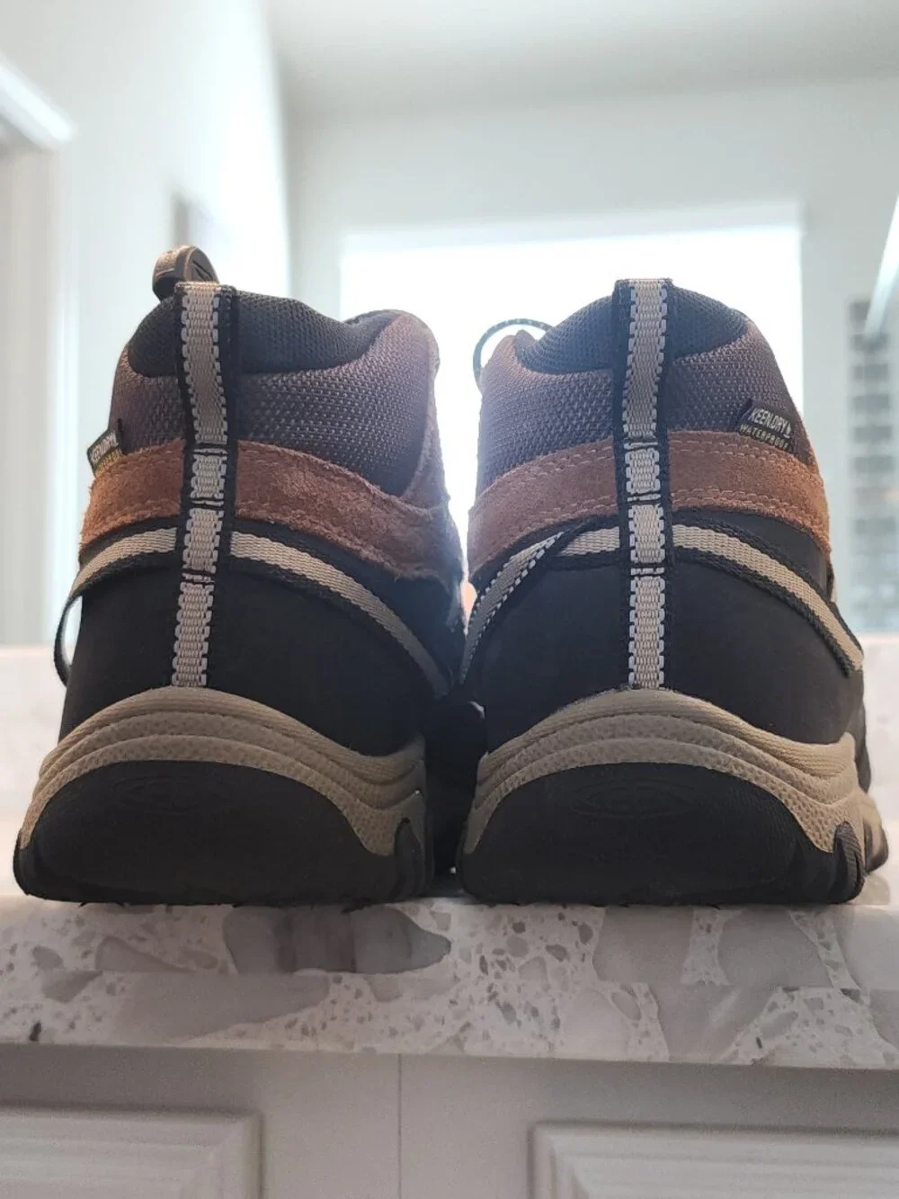 KEEN 4 Kids' Targhee IV Mid Hiking Boot Brown Leather